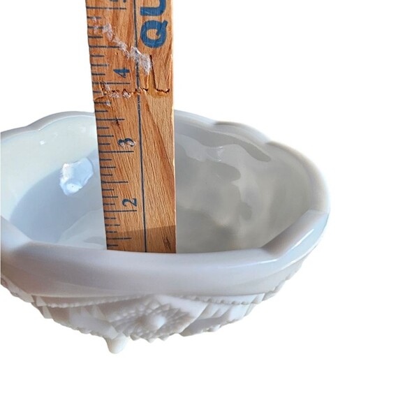 Vintage Milk Glass Footed Bowl Pressed Glass Diamond Star Pattern Collectible - Picture 9 of 10